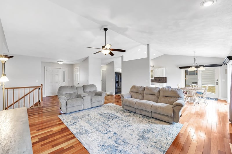 544 Nicole Ln, Wrightstown, WI 54180