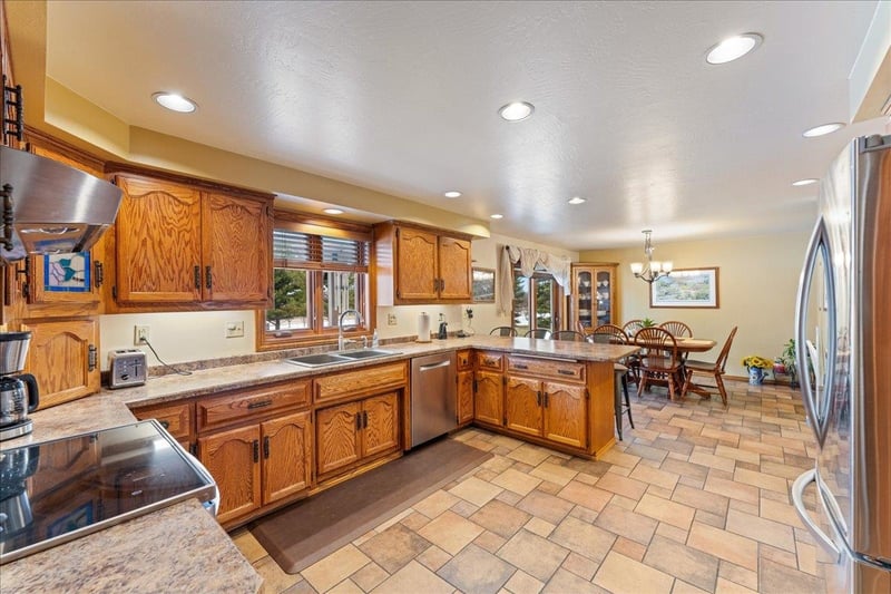N8963 Terrace Ln, Luxemburg, WI 54217