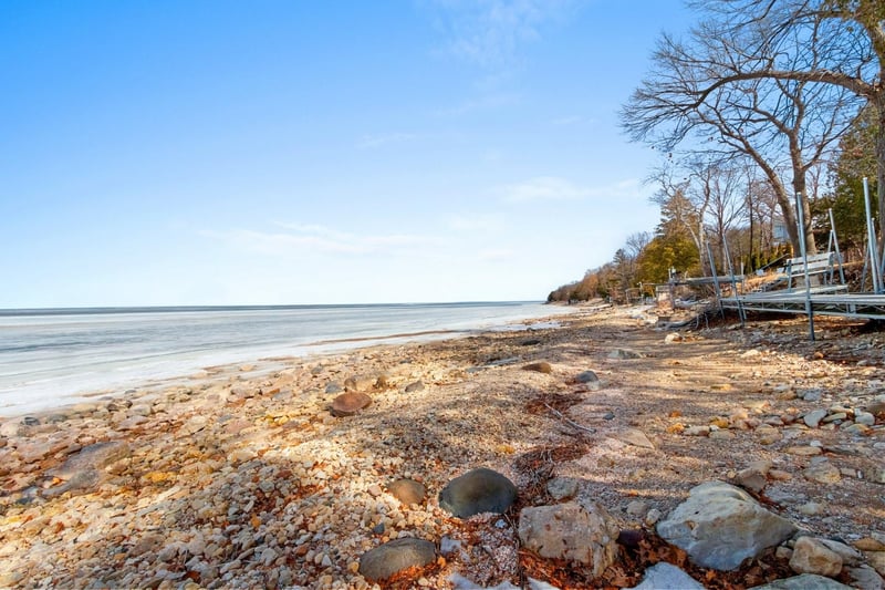 5141 Edgewater Beach Rd, Green Bay, WI 54311-9731