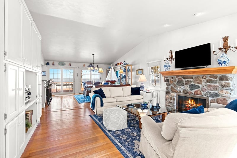 5141 Edgewater Beach Rd, Green Bay, WI 54311-9731