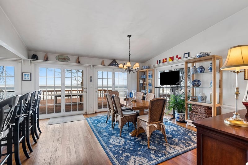 5141 Edgewater Beach Rd, Green Bay, WI 54311-9731