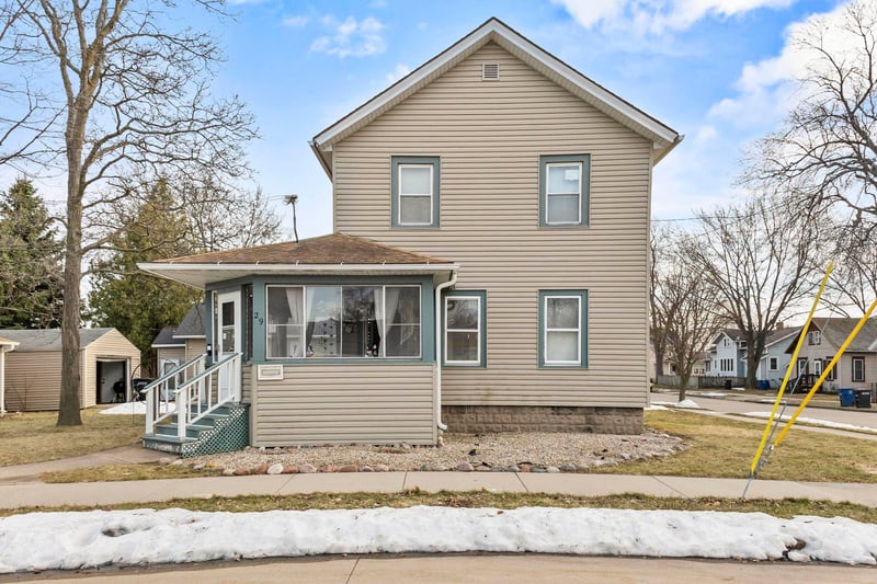 29 Melvin Ave, Oshkosh, WI 54901