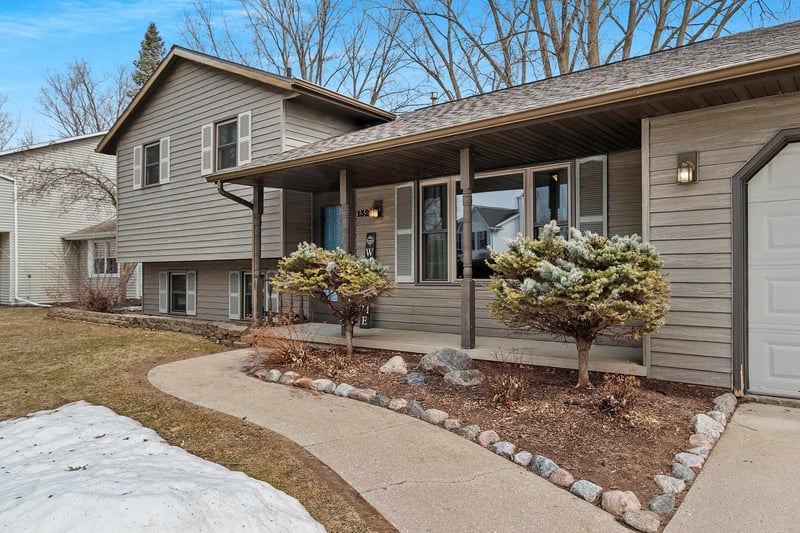 1327 Sandstone Pl, Green Bay, WI 54313