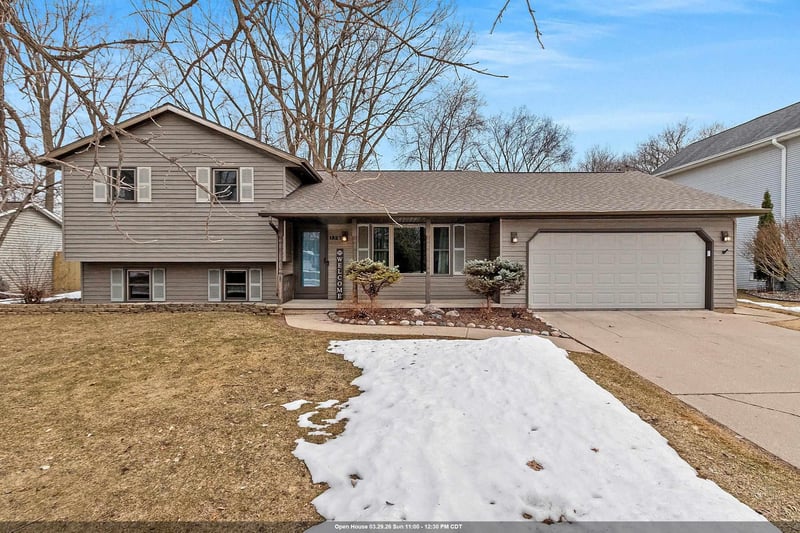 1327 Sandstone Pl, Green Bay, WI 54313