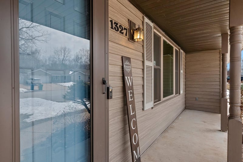 1327 Sandstone Pl, Green Bay, WI 54313