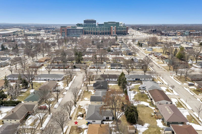 1604 Walls St, Green Bay, WI 54304-3224