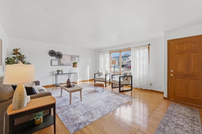 870 Nicolet Ave, Oshkosh, WI 54901