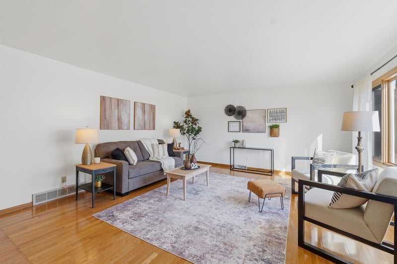 870 Nicolet Ave, Oshkosh, WI 54901