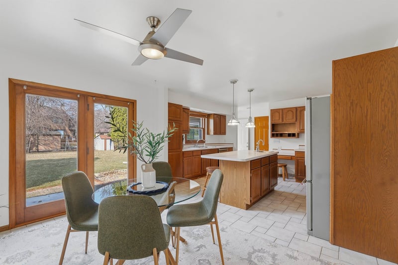 870 Nicolet Ave, Oshkosh, WI 54901