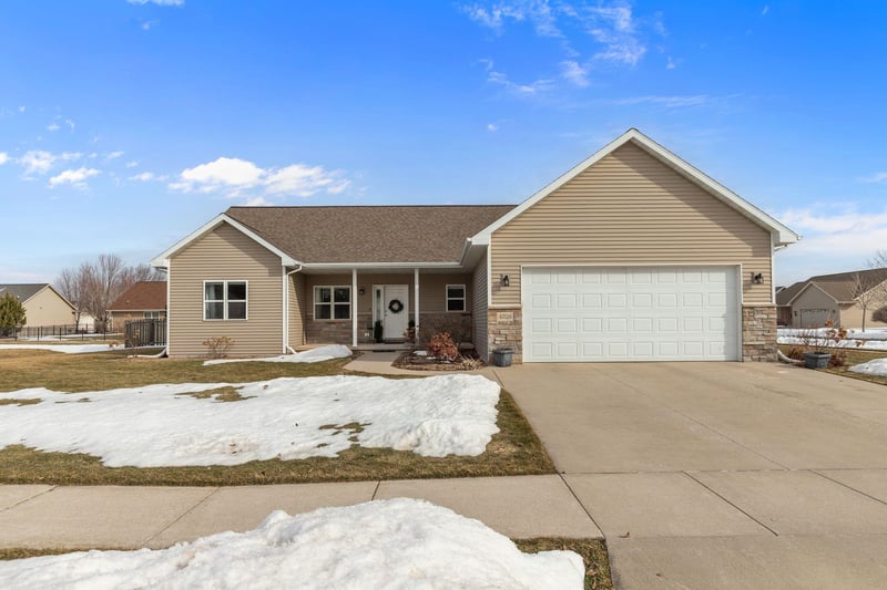 4326 Appleview Dr, Appleton, WI 54913