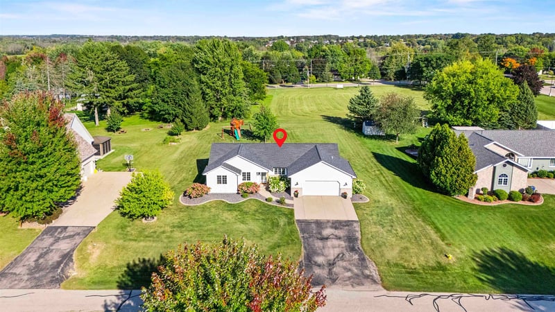 N1778 Hyacinth Ln, Greenville, WI 54942