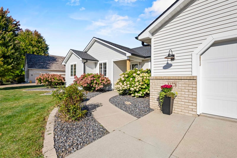 N1778 Hyacinth Ln, Greenville, WI 54942
