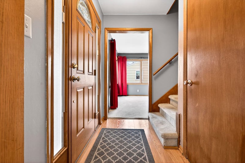 1041 Shannon St, Neenah, WI 54956-3637