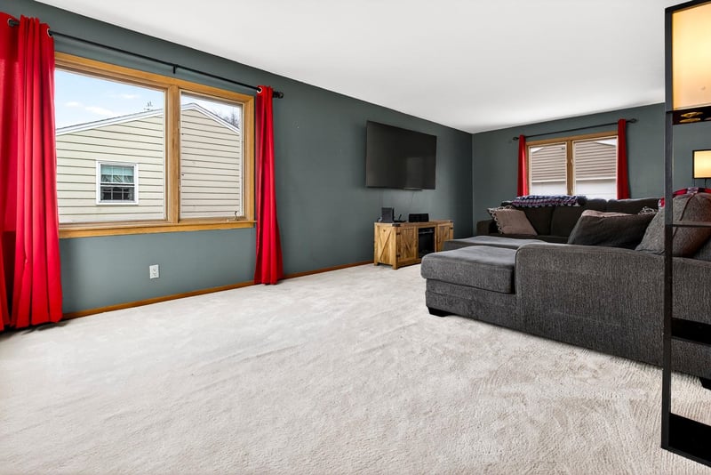 1041 Shannon St, Neenah, WI 54956-3637