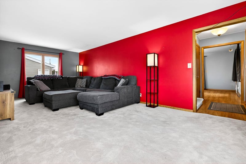 1041 Shannon St, Neenah, WI 54956-3637