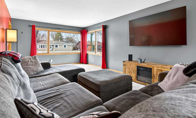 1041 Shannon St, Neenah, WI 54956-3637