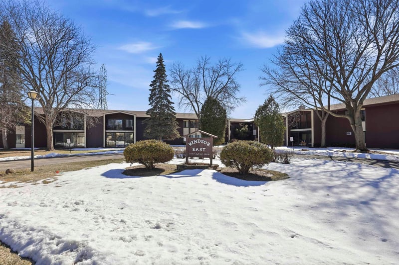 1699 Alcan Dr #212, Menasha, WI 54952