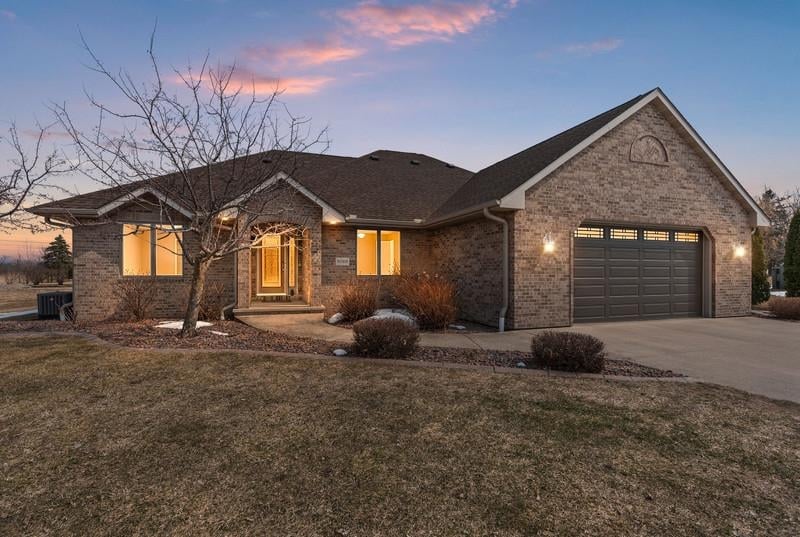 N1916 Rochelle Ct, Greenville, WI 54942-8513