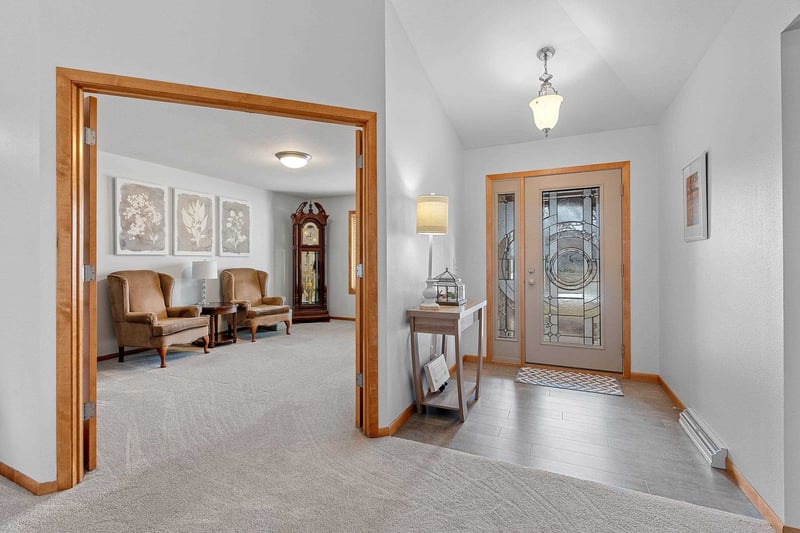 N1916 Rochelle Ct, Greenville, WI 54942-8513