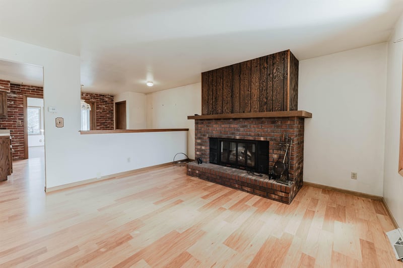 8480 Shirley Ct, Winneconne, WI 54986