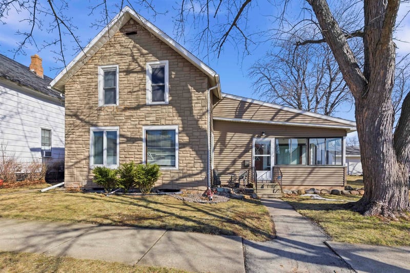 118 6th St, Kaukauna, WI 54130