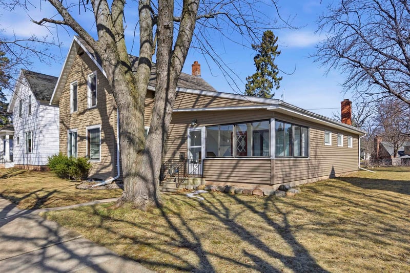 118 6th St, Kaukauna, WI 54130