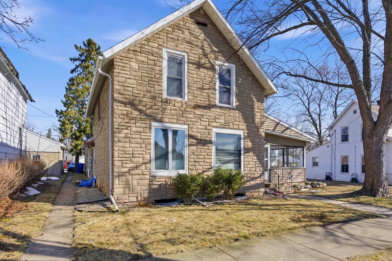 118 6th St, Kaukauna, WI 54130
