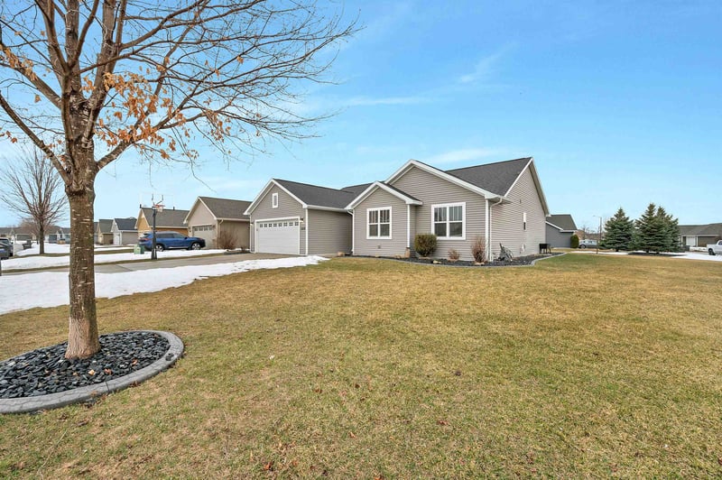 1372 Lear Ln, De Pere, WI 54115