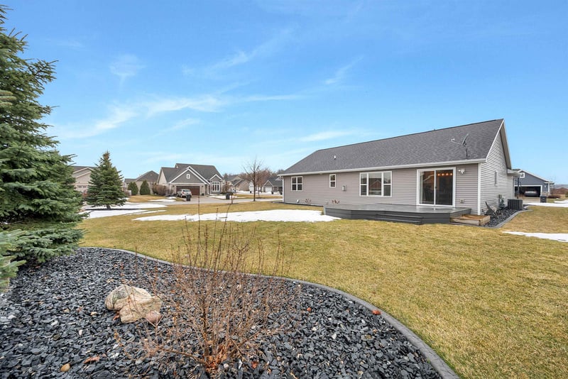 1372 Lear Ln, De Pere, WI 54115