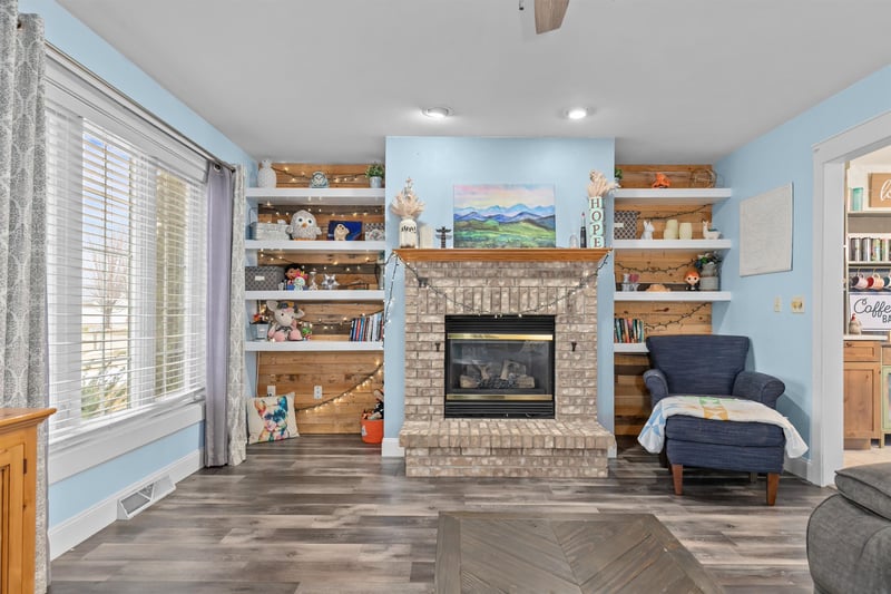 200 Fox Fire Dr, Oshkosh, WI 54904-6545