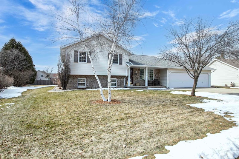 1248 Deer Haven Dr, Menasha, WI 54952