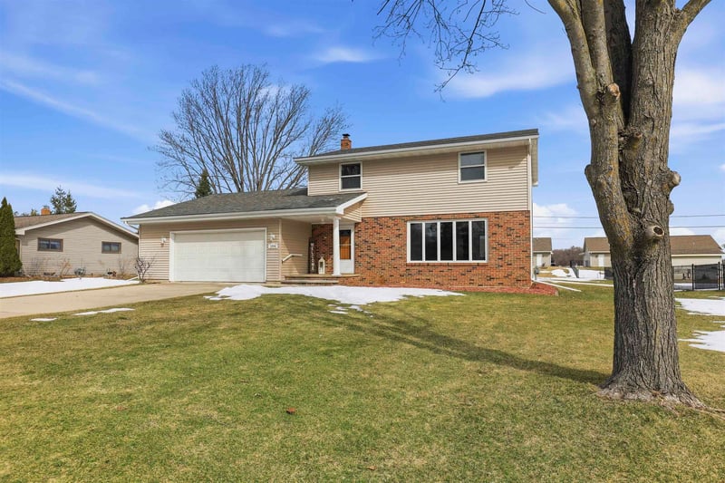 1894 Susan Ave, Neenah, WI 54956