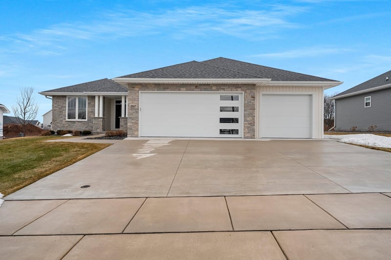 1567 Brayden Ln, De Pere, WI 54115-9342