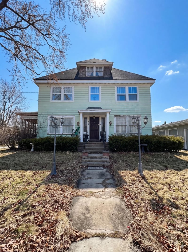 418 Broad St, Menasha, WI 54952