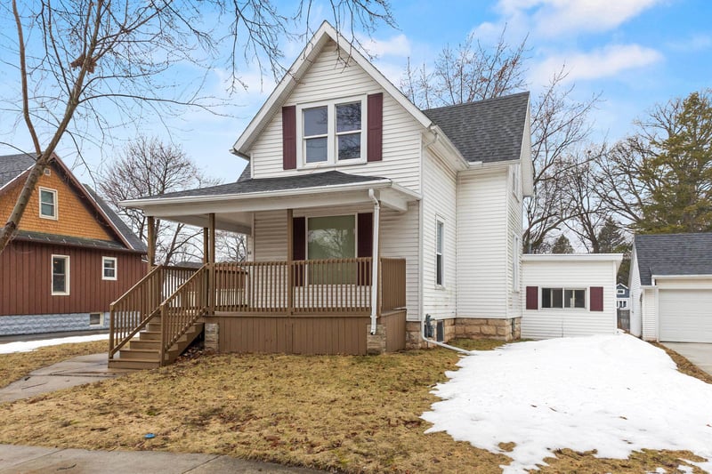 621 Huron St, De Pere, WI 54115