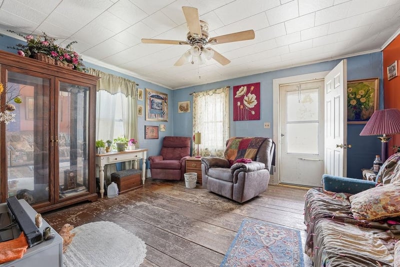 353 18th Ave, Oshkosh, WI 54902-6813