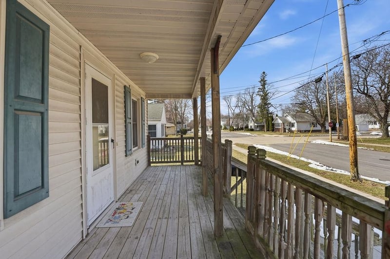 353 18th Ave, Oshkosh, WI 54902-6813