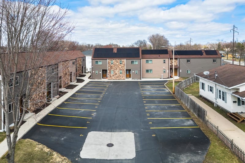 1747 Oakdale Ave, Green Bay, WI 54302-3255