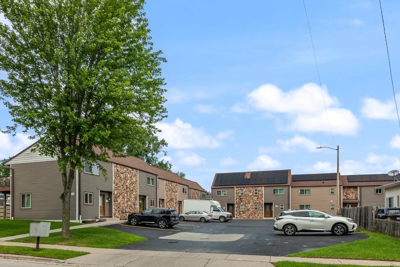 1747 Oakdale Ave, Green Bay, WI 54302-3255