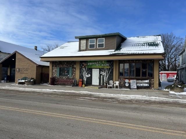 1215 Main St, Gresham, WI 54128
