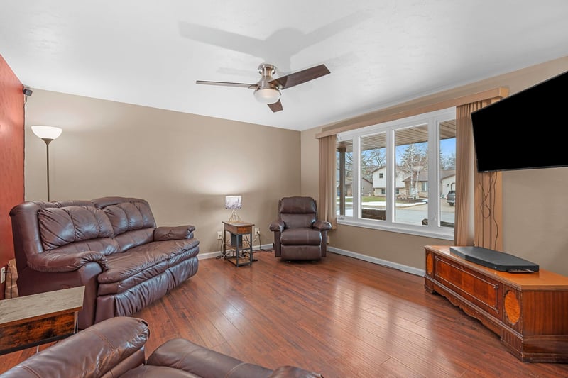 543 Delwiche Rd, Green Bay, WI 54302-3112