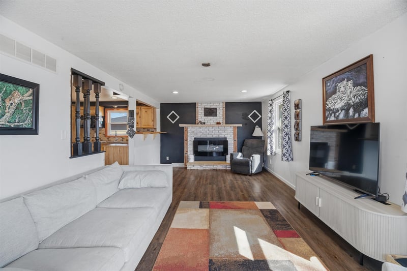 114 Wallace St, Combined Locks, WI 54113