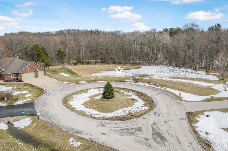 Bay Hill Ct, Luxemburg, WI 54217