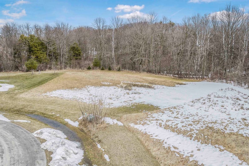 Bay Hill Ct, Luxemburg, WI 54217