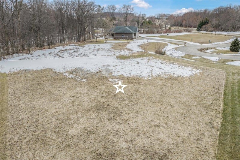 Bay Hill Ct, Luxemburg, WI 54217