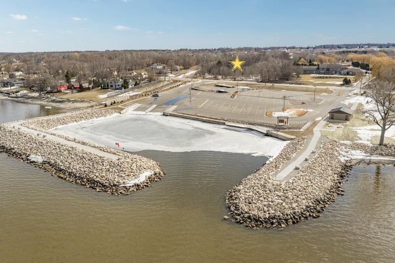 3276 Nicolet Dr, Green Bay, WI 54311