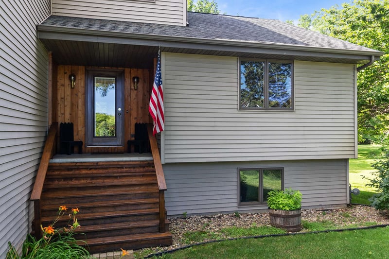 419 Maple Ln, Neenah, WI 54956