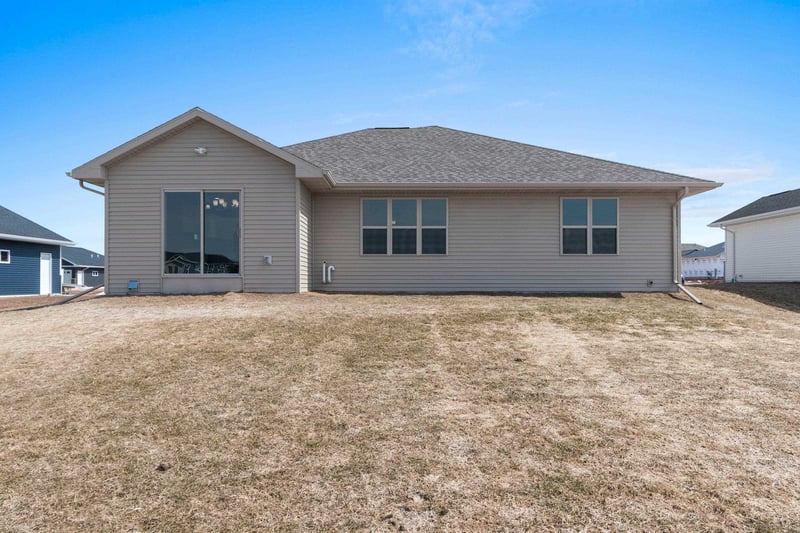1621 Frontier Rd, Luxemburg, WI 54217
