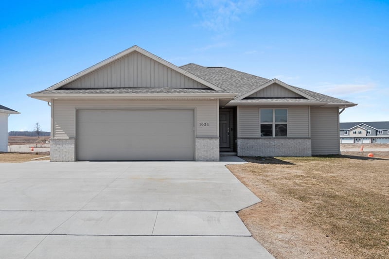 1621 Frontier Rd, Luxemburg, WI 54217