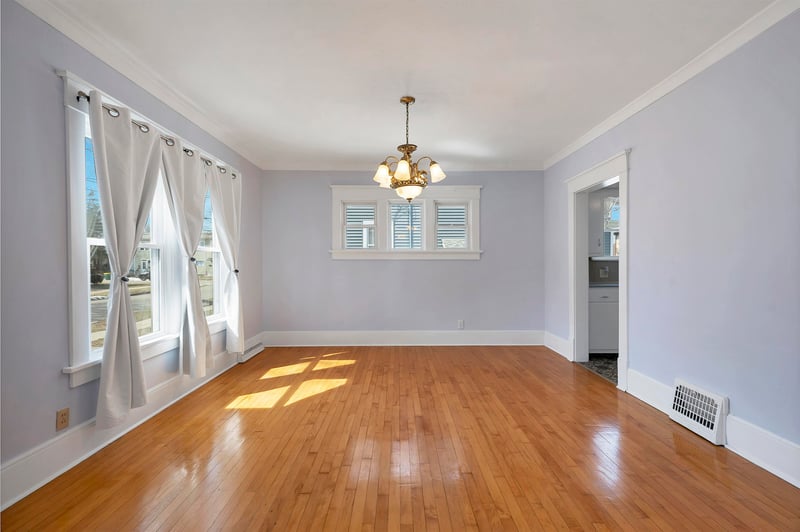 866 Howard St, Green Bay, WI 54303